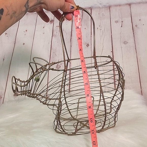 Vintage Rustic Metal Wire Farmouse Pig Piggie Egg Basket With Handles Gold Tone - Picture 13 of 15
